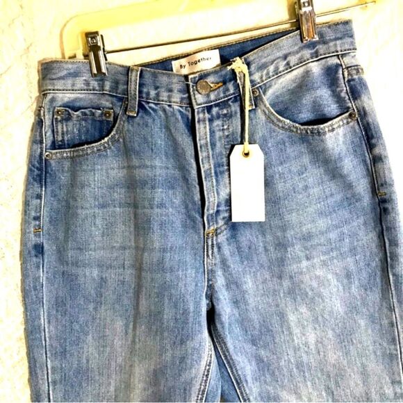 By Together NWT Light Blue Distressed Jeans Size Small - Picture 2 of 9